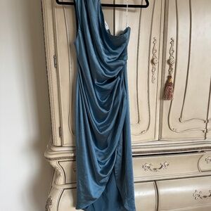 Stunning slinky sexy dress , very flattering for the curvaceous lady